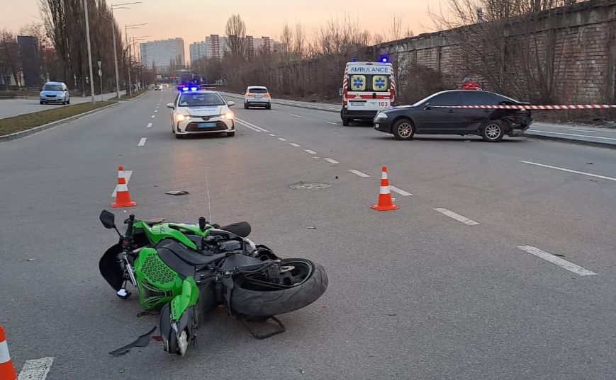 У Києві в ДТП загинув мотоцикліст (ФОТО)