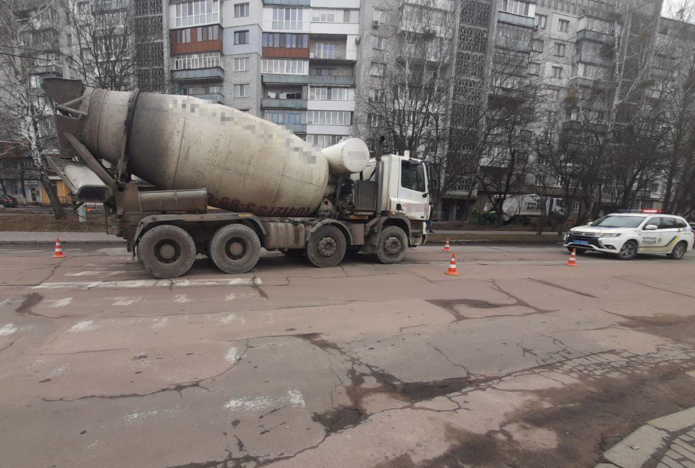 У Житомирі померла у лікарні літня жінка, яку збив автомобіль-бетонозмішувач (ФОТО)