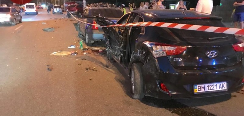 В Голосіївському районі столиці зіткнулись три авто: винуватець ДТП втік (ВІДЕО)
