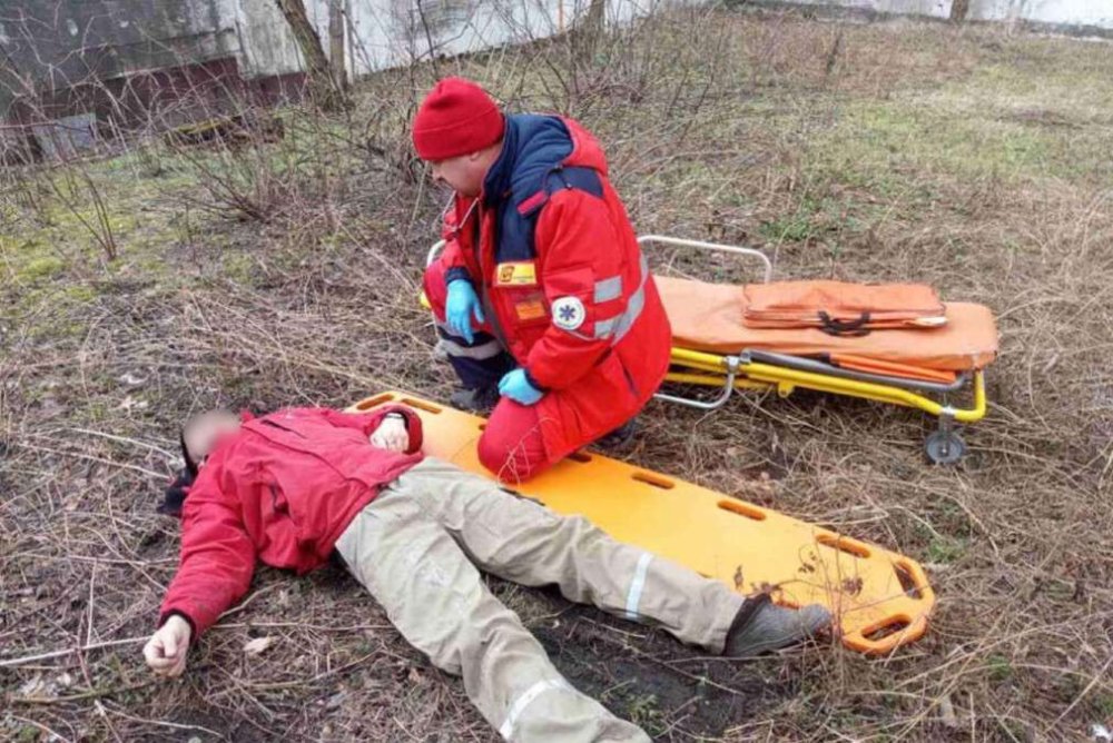 У Дніпропетровській області чоловік упав з даху та зламав хребет (ФОТО)