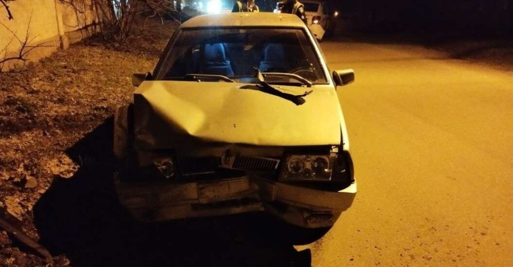 У Дніпрі п'яний водій ВАЗ врізався у таксі Bolt, травмував пішоходів та втік