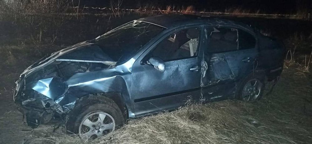 На Київщині п’яний водій спрямував автівку у кювет, є постраждалі (ФОТО)