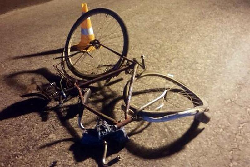 Чоловік помер у лікарні: на Волині вантажівка збила велосипедиста