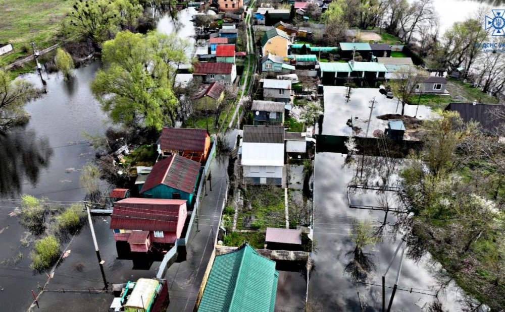 Потоп на Київщині: рятувальники показали евакуацію людей у селі Осещина (ВІДЕО)