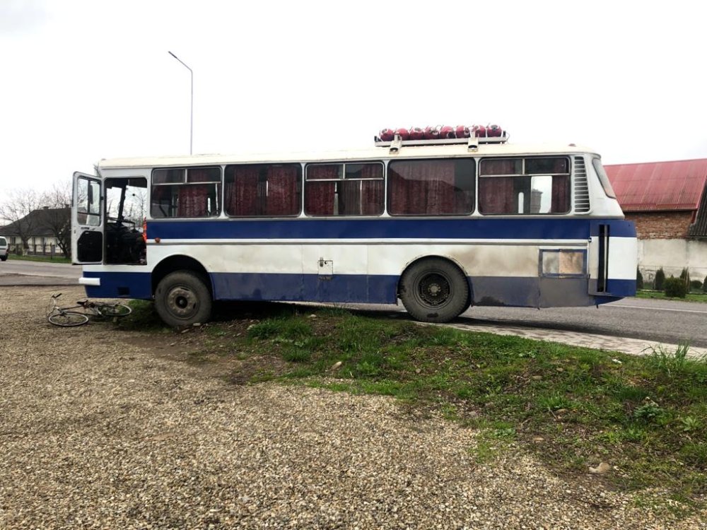 На Львівщині автобус збив літнього чоловіка на велосипеді (ФОТО)