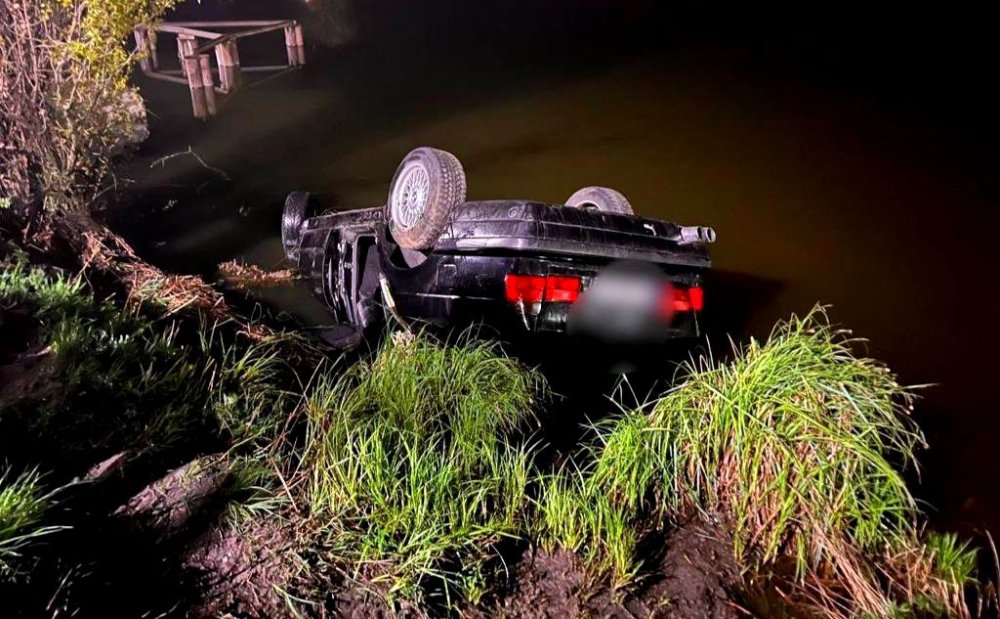 Під Києвом юний водій «пірнув» у річку разом з автівкою (ФОТО)