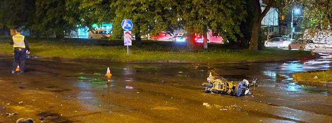 У Львові автомобіль Acura збив мотоцикліста (ФОТО)