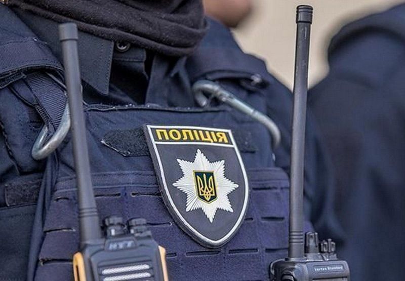 У Хмельницькій області чоловік намагався задушити поліцейського