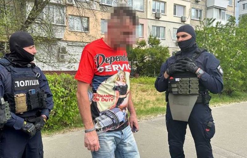 Познайомились у соцмережі: у Києві спіймали педофіла, який домагався 12-річну дівчинку (ВІДЕО)