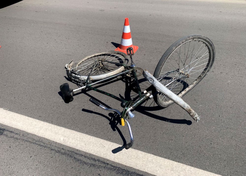 У Костополі юнак на мотоциклі збив 52-річного велосипедиста (ФОТО)