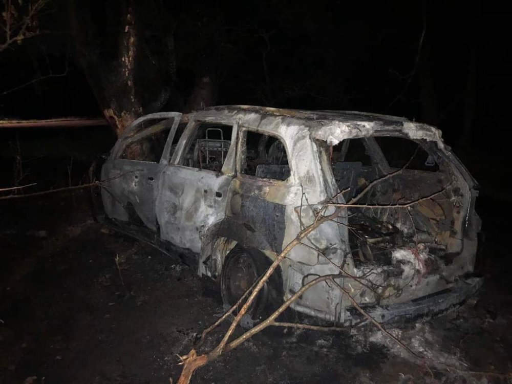 У ДТП на Київщині легковик врізався у перешкоду та спалахнув, є загиблі (ФОТО)