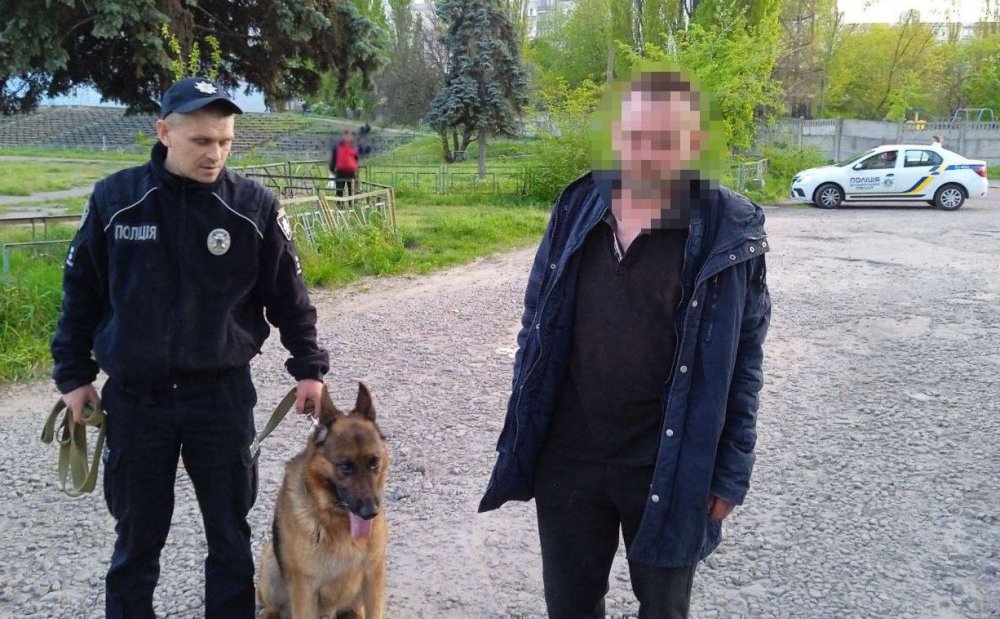 У Києві службовий пес Уран допоміг поліцейським затримати вбивцю (ВІДЕО)