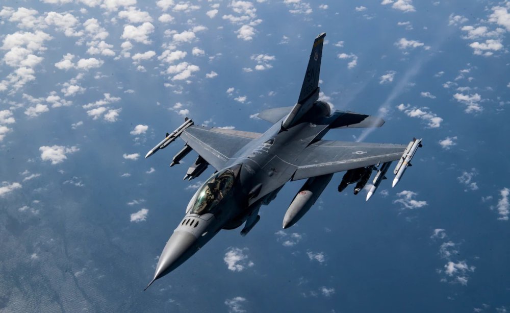 Нідерланди підтвердили можливість надання Україні винищувачів F-16