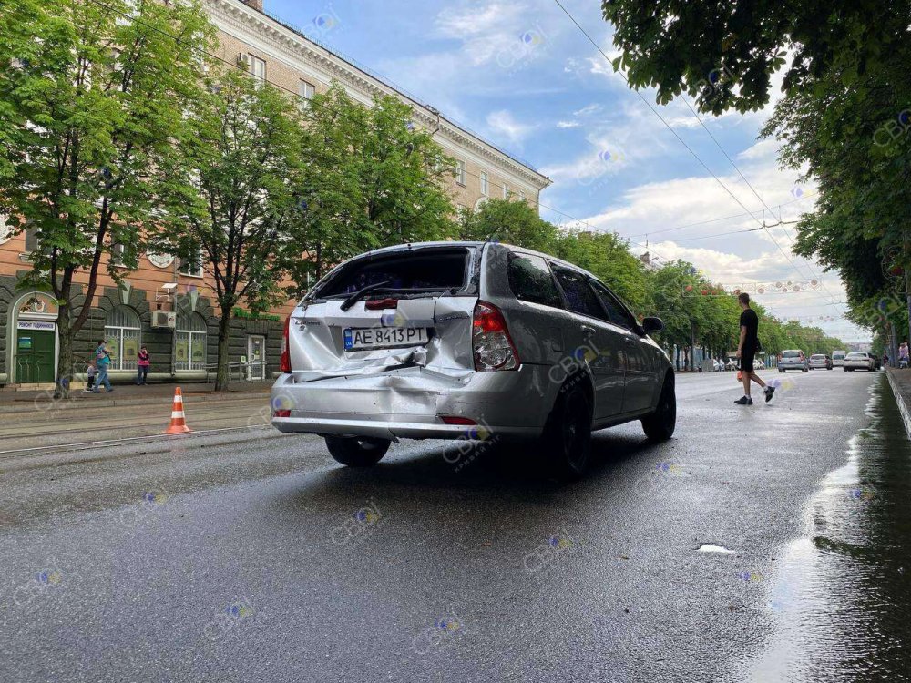 Потрійна аварія у Кривому Розі: внаслідок ДТП постраждала дитина (ФОТО)