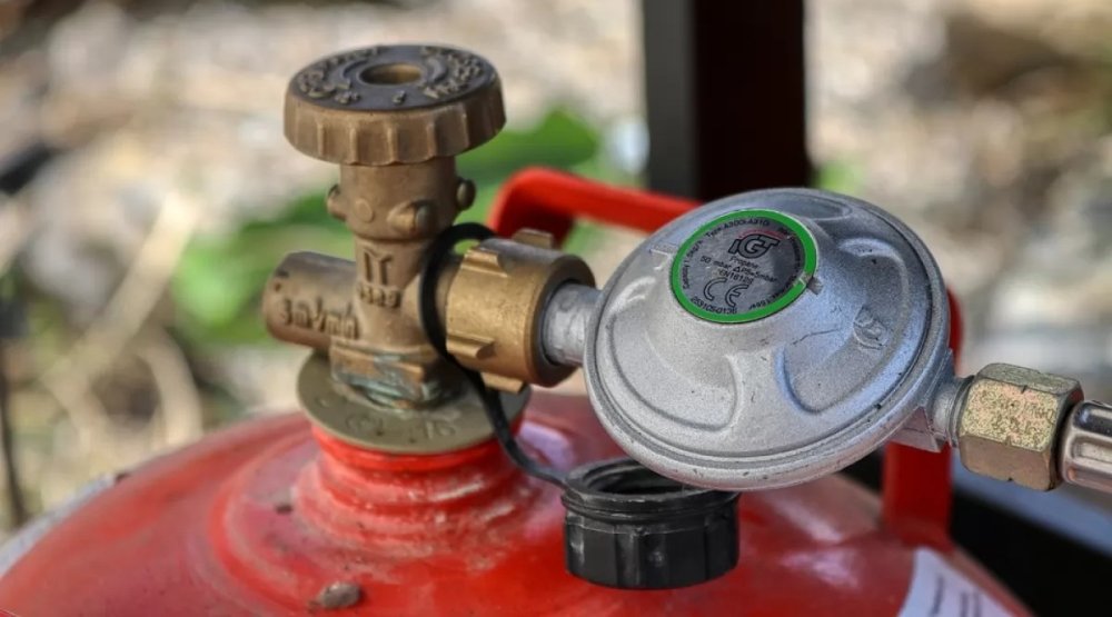 На Київщині стався вибух газового балону: власник будинку вижив лише дивом (ВІДЕО)