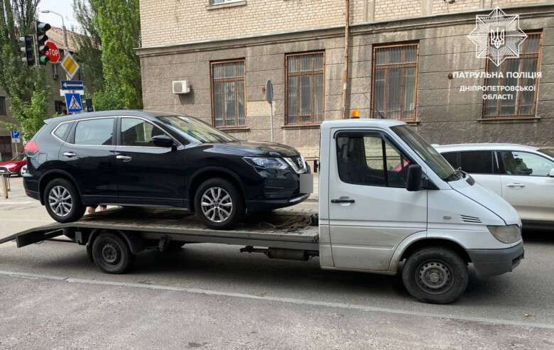 ДТП на Гончара у Дніпрі: патрульні "привітали" протоколом нетверезого водія-іменинника (ФОТО)