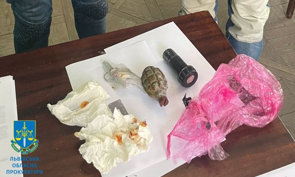 На Львівщині чоловіка затримали під час збуту вогнепальної зброї (ФОТО)
