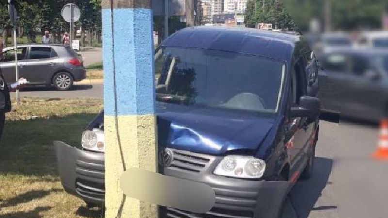 На Київщині трапилася ДТП через те, що водійка "переплутала педалі"