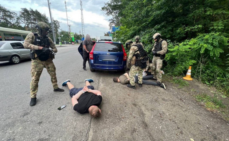 Автомати, гранатомети, боєприпаси: на Київщині викрили професійних торговців зброєю