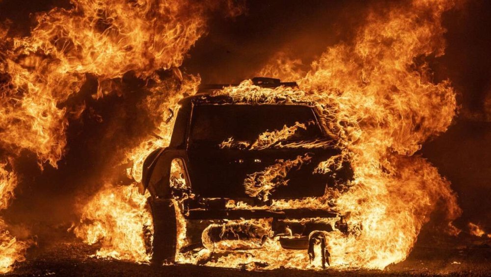 Бо заважав: у Дніпрі чоловік підпалив чужий автомобіль