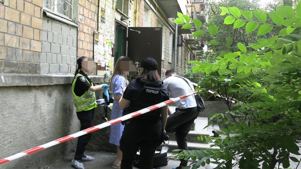 У Києві у квартирі на Солом'янці знайшли тіла двох неповнолітніх дівчат