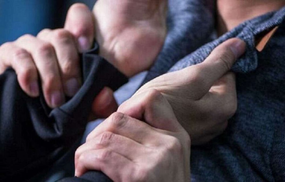 У Дніпрі банда затягла кам'янчанина в лісосмугу і силою забрала 5 тисяч доларів