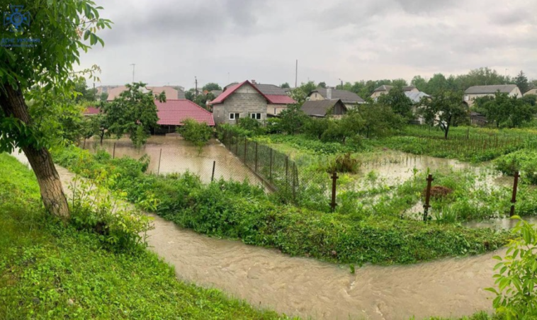 Потужна злива на Тернопільщині наробила лиха (ФОТО)