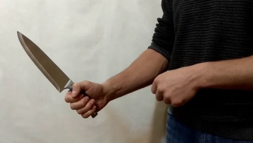 У Кривому Розі чоловік смертельно поранив ножем знайому