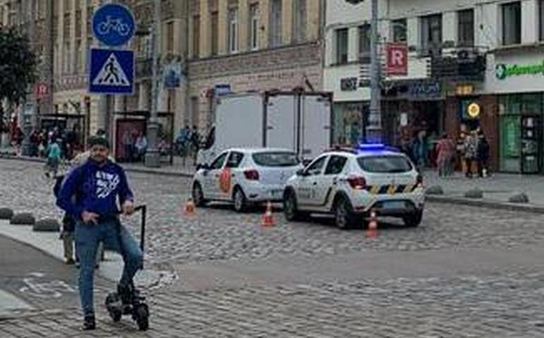 У Львові автомобіль «Renault Sandero» на перехресті збив маленького хлопчика