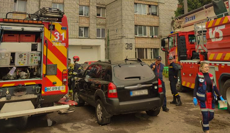 У Львові під час пожежі у квартирі врятували двох людей (ФОТО)