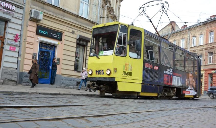 У Львові трамвай зіткнувся з легковиком (ВІДЕО)
