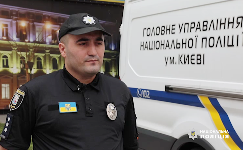 У Києві поліцейський врятував чоловіка від пожежи (ВІДЕО)