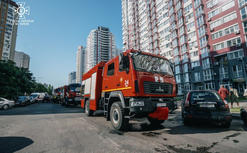 На Позняках на балконі багатоповерхівки вибухнув газовий балон (ФОТО)