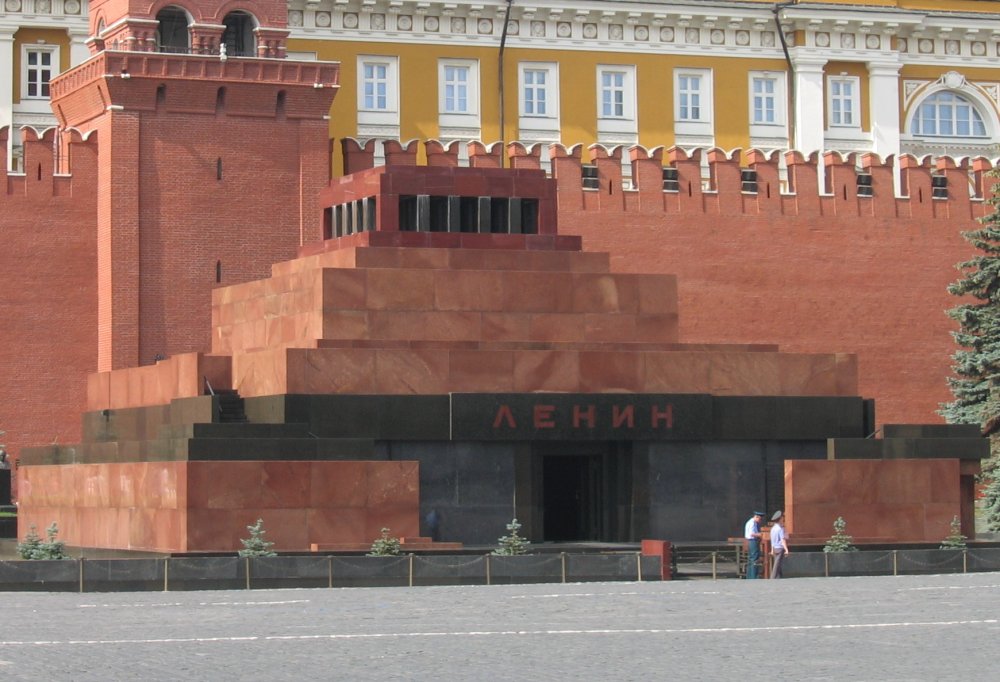 У Москві чоловік кинув коктейль Молотова в мавзолей Леніна