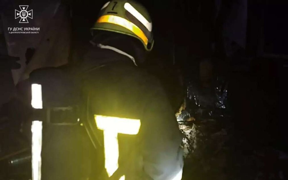 У Кам'янському внаслідок пожежі у багатоповерхівці загинула жінка та постраждав чоловік (ФОТО)