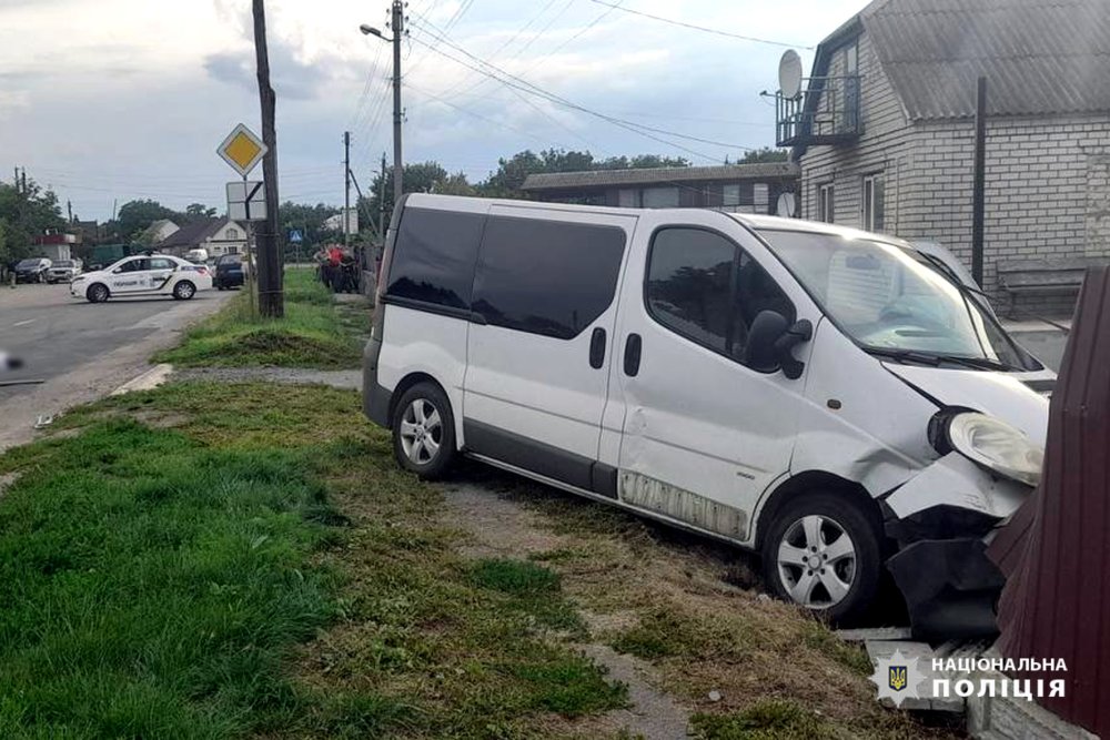 Водій загинув, пасажирка потрапила до лікарні: поліція встановлює обставини ДТП на Черкащині (ФОТО)