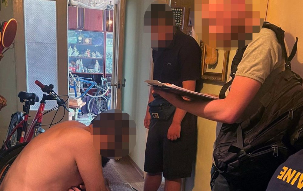 Торгував марихуаною за принципом «з рук в руки»: у Львові затримали драгдилера (ФОТО)