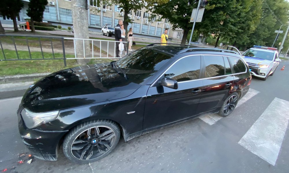 У Львові легковик «BMW 530D» збив жінку та двох дітей (ФОТО)