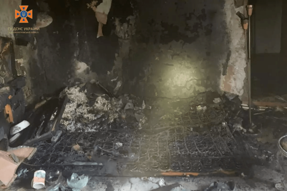 У Кривому Розі з палаючого будинку врятували чоловіка (ФОТО)
