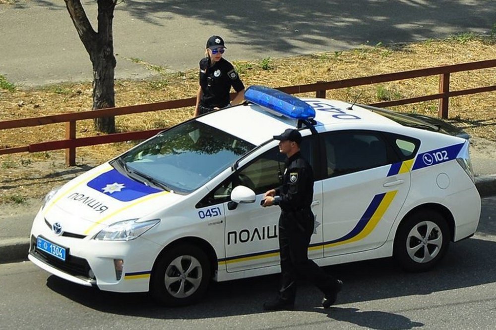 На Київщині у комендантську годину зупинили водія під наркотиками (ФОТО)