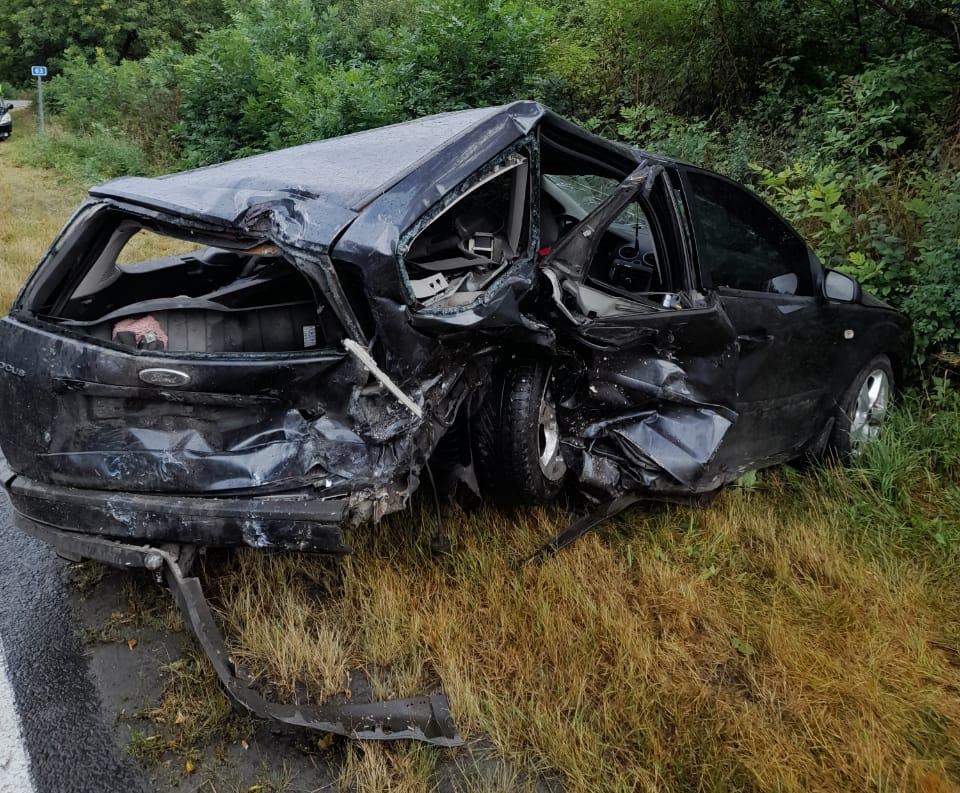 На Львівщині внаслідок ДТП постраждали двоє чоловіків, одного з яких деблокували пожежні (ФОТО)