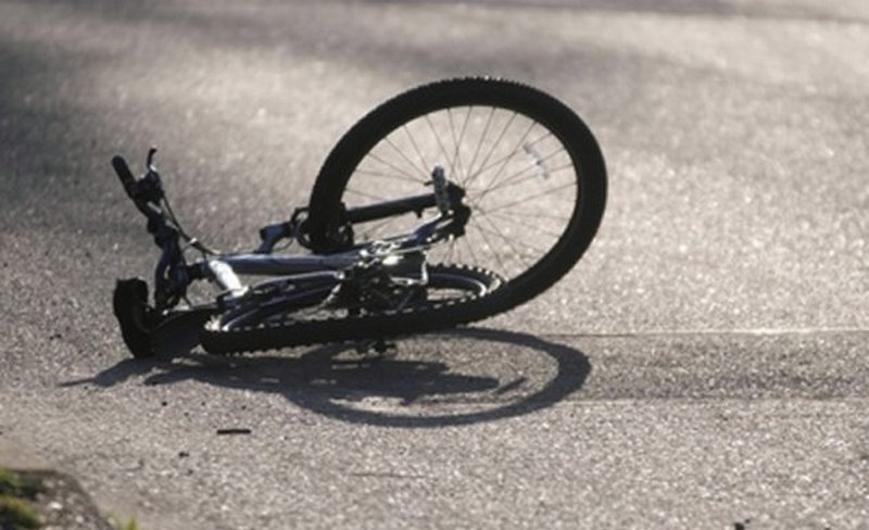 На Тернопільщині 7-річний хлопчик на велосипеді потрапив під колеса “Нісана”