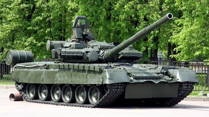 Нацгвардійці вщент спалили "аналоговнет захищений" російський танк (ВІДЕО)