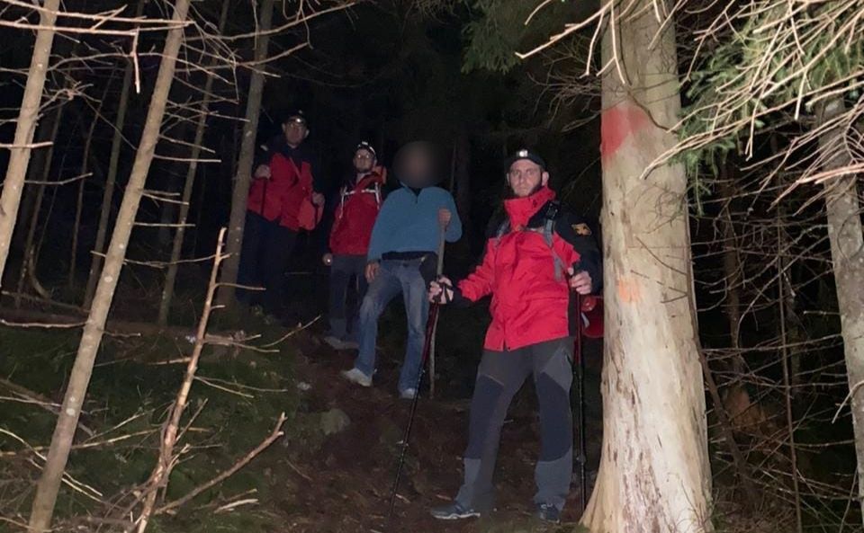 У Карпатах рятувальники розшукали киянина, який заблукав у лісі (ФОТО)