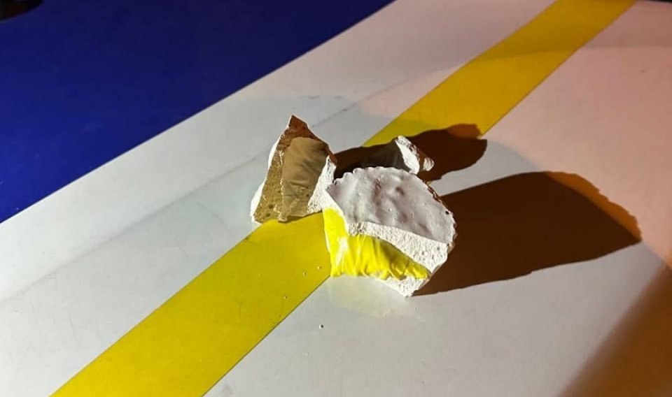 У Львові дівчина сховала наркотики у гіпсові кекси (ФОТО)