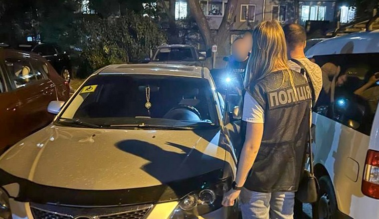В Одесі поліцейські затримали дилера, який торгував кокаїном у великих розмірах (ФОТО)