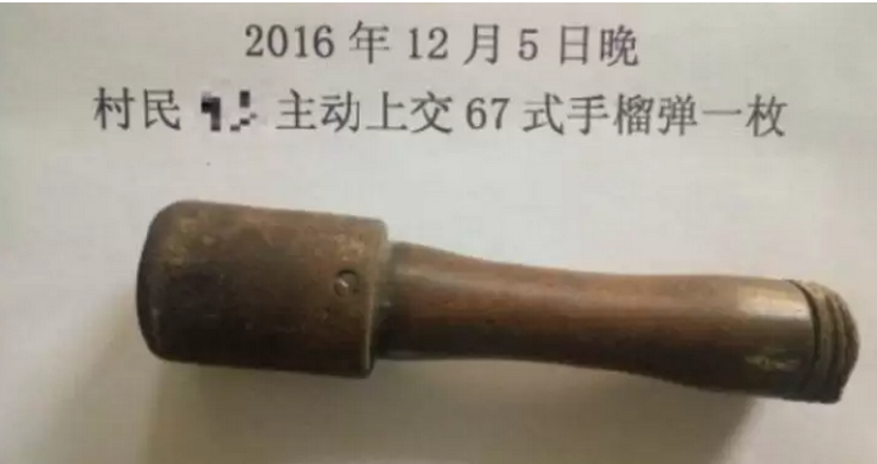 В Китаї чоловік 25 років розколював горіхи бойовою гранатою