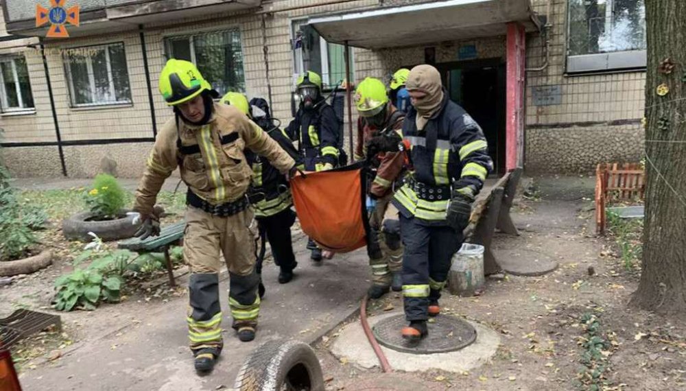 У Кривому Розі з палаючої квартири врятували чоловіка з тяжкими опіками (ФОТО)