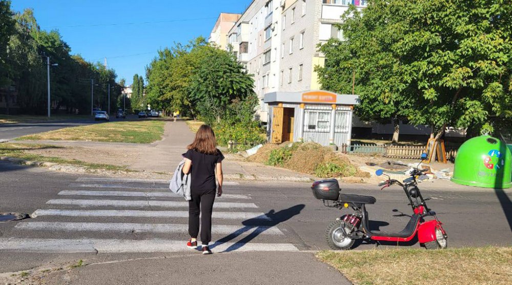 У Черкасах водій скутера на пішохідному переході скоїв наїзд на дитину (ФОТО)
