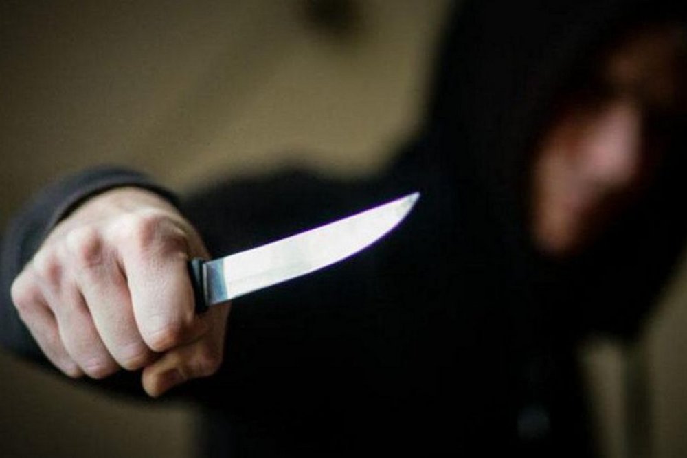 У Дніпрі чоловік вдарив ножем у живіт свого знайомого